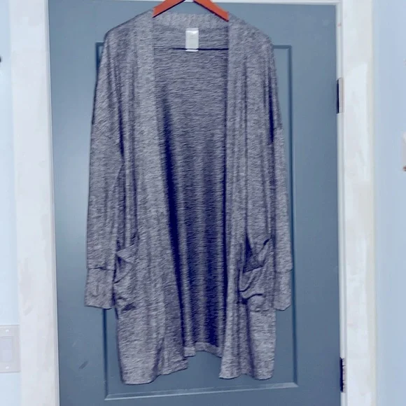 Long Sleeve Cardigan w/pockets - Picture 6 of 7